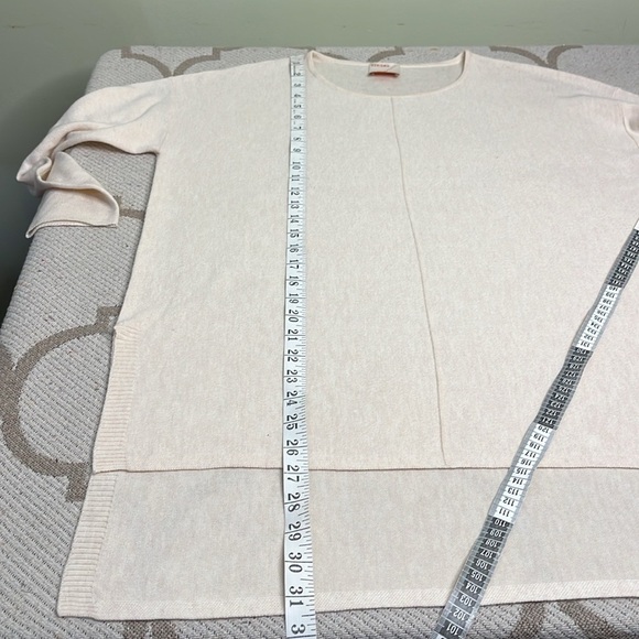 Kerisma Elegant Cream Mercerized wool blend lightweight high low sweater, M/L - Picture 7 of 17